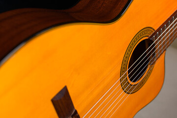 Caja de guitarra espa&ntilde;ola color naranja