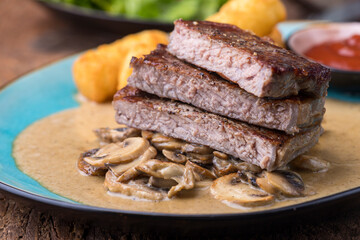 steak with mushroom sauce