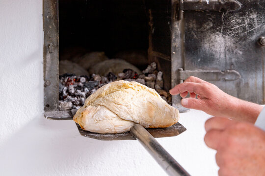 P&atilde;o em forno de lenha