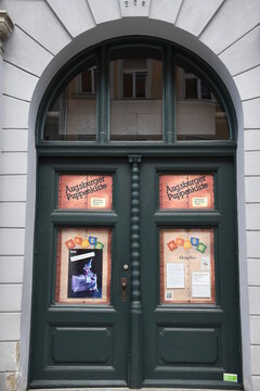 Das Augsburger Puppentheatermuseum "die Kiste" feierte am 6. Oktober 2021 den 20. Geburtstag. Dort k&ouml;nnen im Heilig-Geist-Spital die weltber&uuml;hmten Marionetten besichtigt werden.  Augsburg, 6.10.2021 