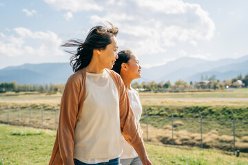 小学生の女の子とママ
