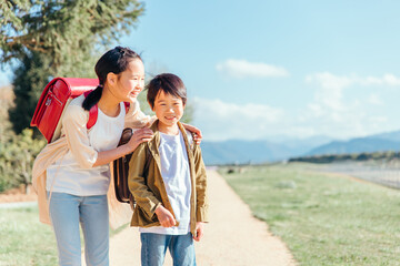 Naklejka premium 笑顔の小学生 