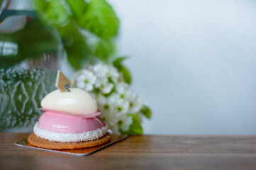Fototapeta na wymiar Fresh Spring Flower Dessert