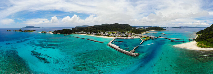 沖縄県島尻郡座間味村の慶良間諸島の阿嘉島をドローンで撮影した空撮写真 Aerial view of Aka Island in the Kerama Islands, Zamami Village, Shimajiri County, Okinawa Prefecture, taken with a drone.
