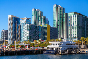 Naklejka premium San Diego Bay in marina district