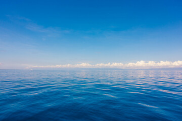 フィリピンのボホール島近くにあるカビラオ島でダイビングしている風景...