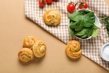 Obraz na płótnie Canvas Puff pastry stuffed with spinach and vegetables on color background
