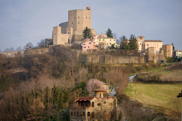 Montefiore Conca., Rimini. Borgo con la fortezza Malatestiana