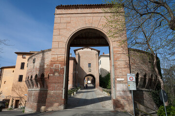 Naklejka premium Dozza, Bologna. portale di ingresso alla città