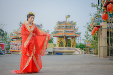 Fototapeta na wymiar woman wearing chinese new year costume
