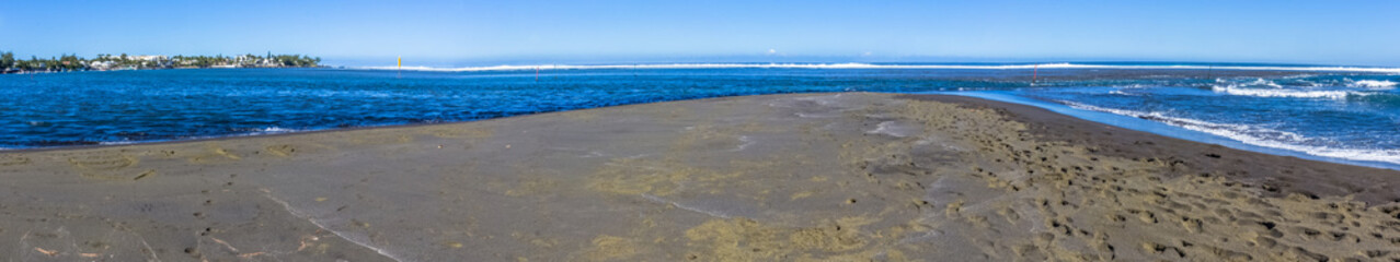 plage de sable noir, l’Etang-Salé-les-Bains, île de la Réunion 