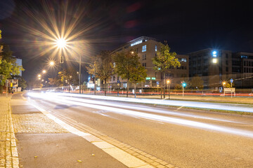 Straße bei Nacht