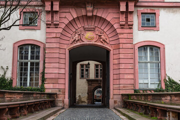 Fototapeta na wymiar ドイツ　ダルムシュタットの宮殿博物館とダルムシュタット城の入口