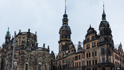Fototapeta na wymiar ドイツ　ドレスデンの旧市街のドレスデン城とカトリック旧宮廷教会