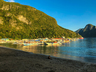 Fototapeta premium フィリピンのパラワン州エルニドを観光している風景Scenery of sightseeing in El Nido, Palawan, Philippines.
