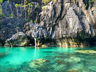 フィリピンのパラワン州エルニドの自然を観光している風景 Scenery of nature sightseeing in El Nido, Palawan, Philippines.
