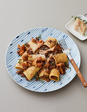 pasta bolognese with chanterelle mushrooms