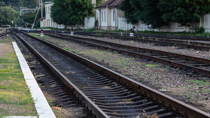 Obraz premium Railway tracks in front of the train station
