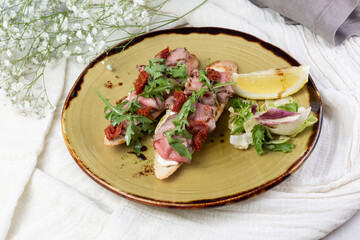 sandwich with tuna and vegetables