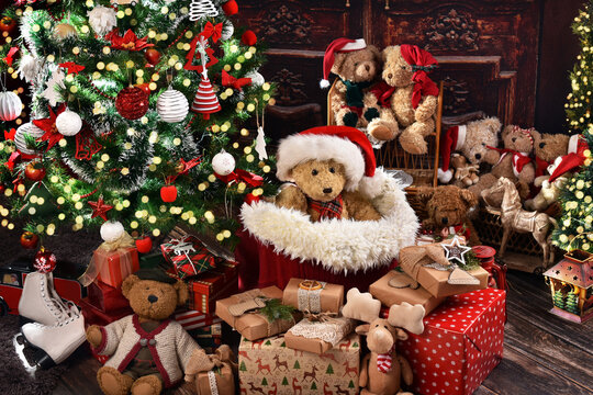 Christmas background with Christmas tree and teddy bear decoration Stock-Foto | Adobe Stock