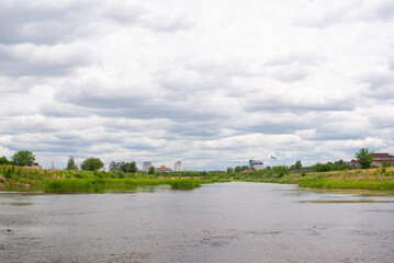 Obraz premium the ishim river in kazakhstan is wide