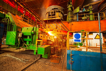 steelworker at work pouring metal in the workshop, Steelmaking workshop