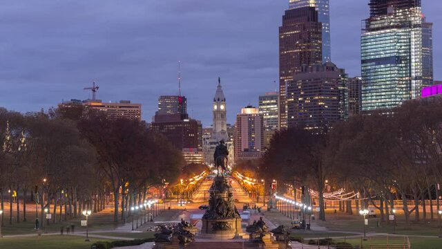 Philadelphia, Pennsylvania, USA in autumn overlooking Benjamin Franklin Parkway.