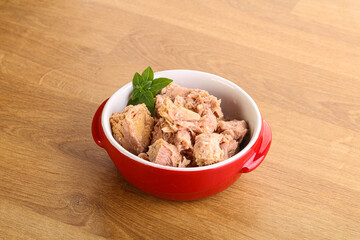 Canned tuna fish with oil