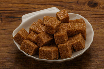 Cane sugar cubs in the bowl
