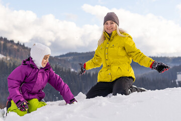Fototapeta na wymiar Winter,ski, snow and sun - family enjoying winter vacation