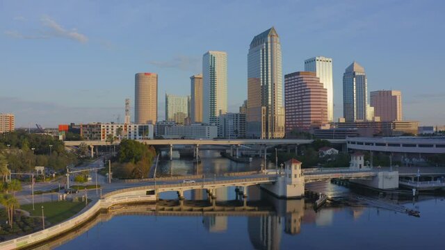 Platt Street Bridge with buildings of downtown Tampa behind