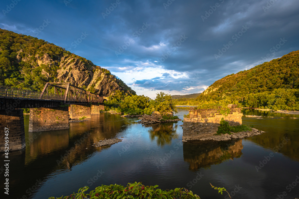 Wall mural winchester and potomac railroad bridge over the potomac river in harper's ferry, west virginia.