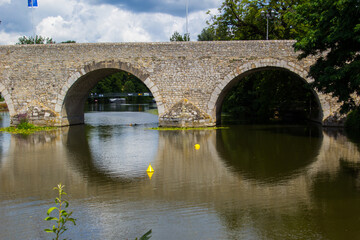 Fototapeta premium steinerne Brücke in Wetzlar