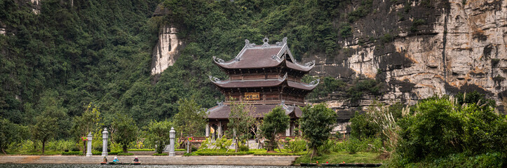 Fototapeta premium Nihn Bihn (Tam Coc) temple