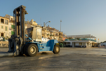 forklifts and forklift accessories for application in boat transport