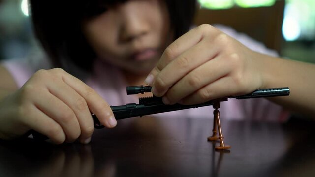 Little girl finish assemble Karabiner 98k Bolt-action rifles toy