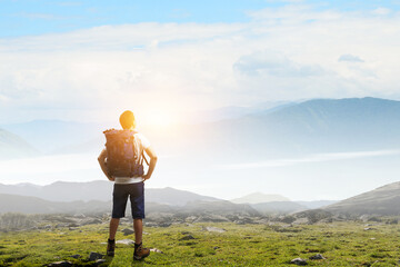 Obraz premium Young traveler exploring the world concept