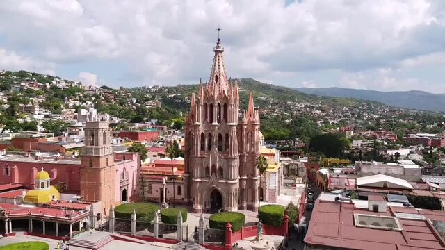 The parish of San Miguel Arc&aacute;ngel has become a representative icon of the city of San Miguel de Allende.