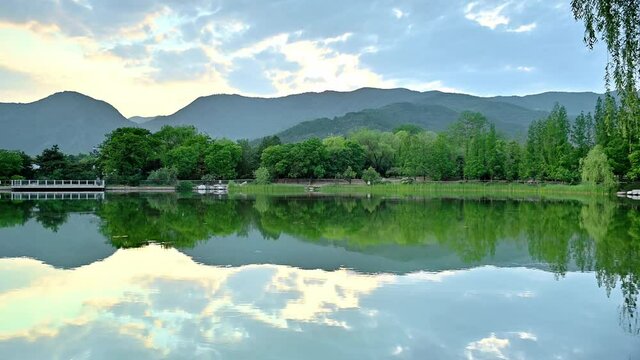 Reflection of beautiful scenery in the clear lake water in the park
