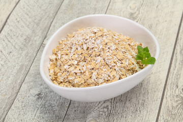 Raw oats in the bowl