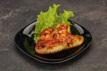 Roasted chicken wings with spices