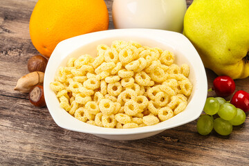 Breakfast with corn rings and milk