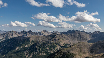 Plakat paysage de montagne en france dans les alpes avec une jolie vue.