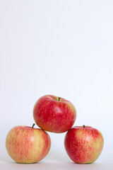 Fototapeta na wymiar red apples on a white background