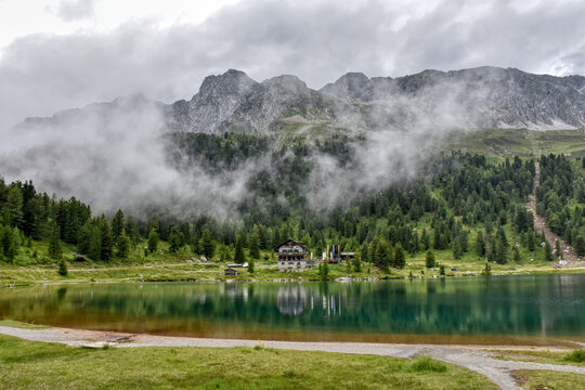 Obersee, Staller Sattel, See, Bergsee, Alpensee, Pass, Gebirgspass, Wasser, Osttirol, Villgrater Berge, Rieserfernergruppe, Spiegelbild, spiegeln, Defereggental, Zirben, Niedermoor, Almrosen, Seeufer,