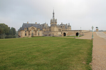 Fototapeta premium chantilly castle - france 