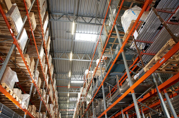 Multi-level modern warehouse for storing products in boxes.