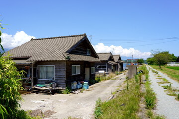 Fototapeta na wymiar 加茂湖畔の牡蠣小屋