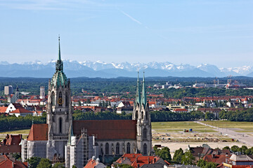 Skyline M&uuml;nchen mit Bergen