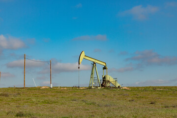Fototapeta na wymiar oil rig in lowland near Bridgeport, California